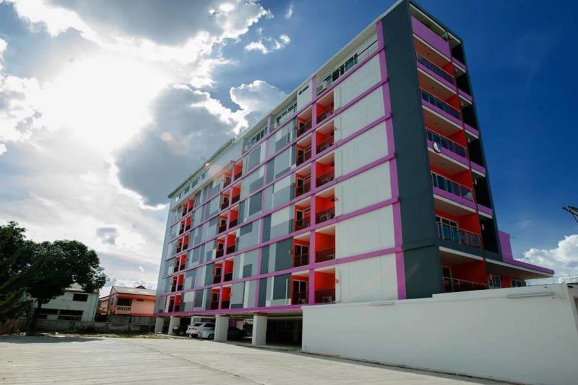 Family Hotel Khon Kaen Exteriör bild