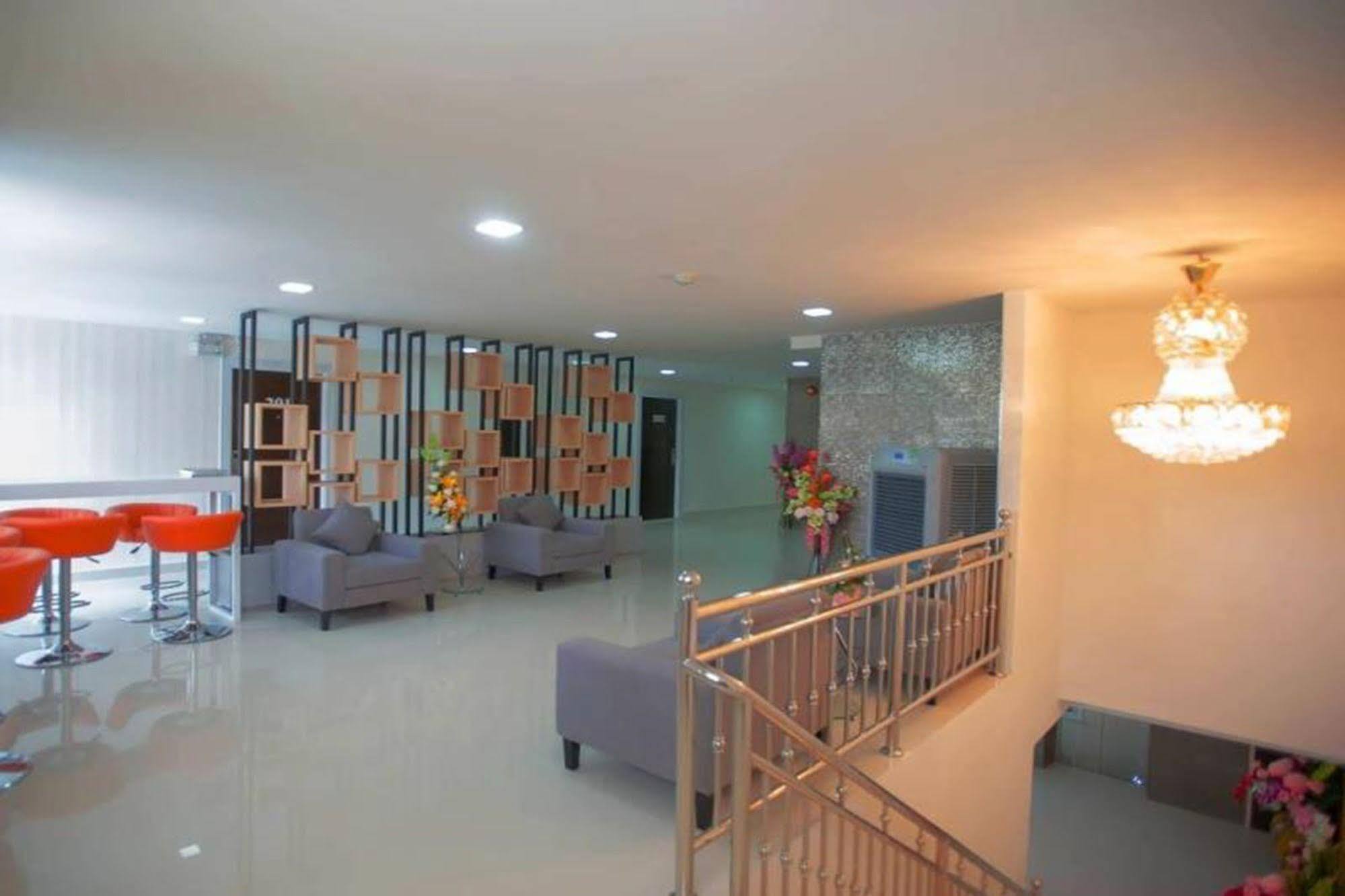 Family Hotel Khon Kaen Exteriör bild